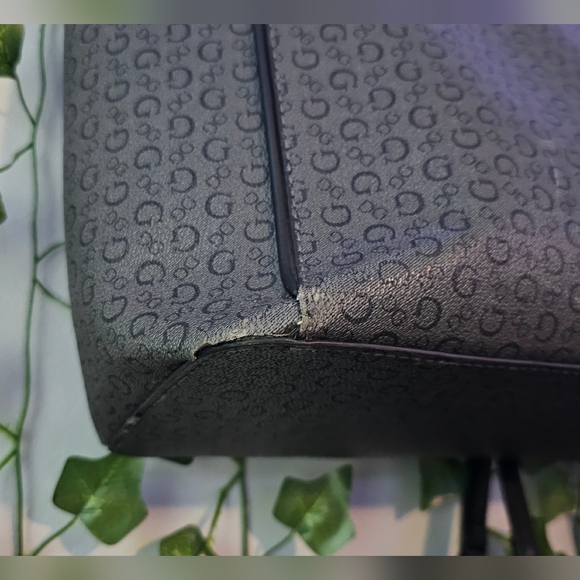 Guess- Large Grey Bag - Picture 7 of 11
